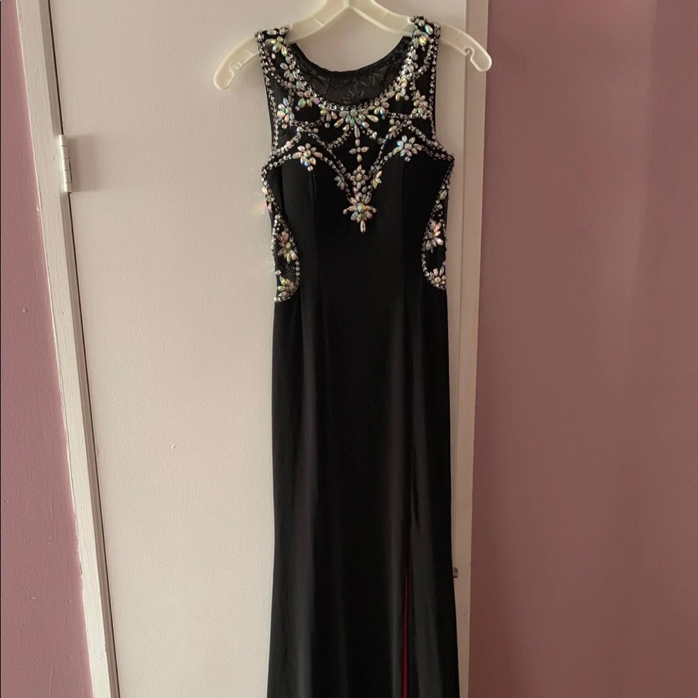 Formal dress - Picture 2 of 4